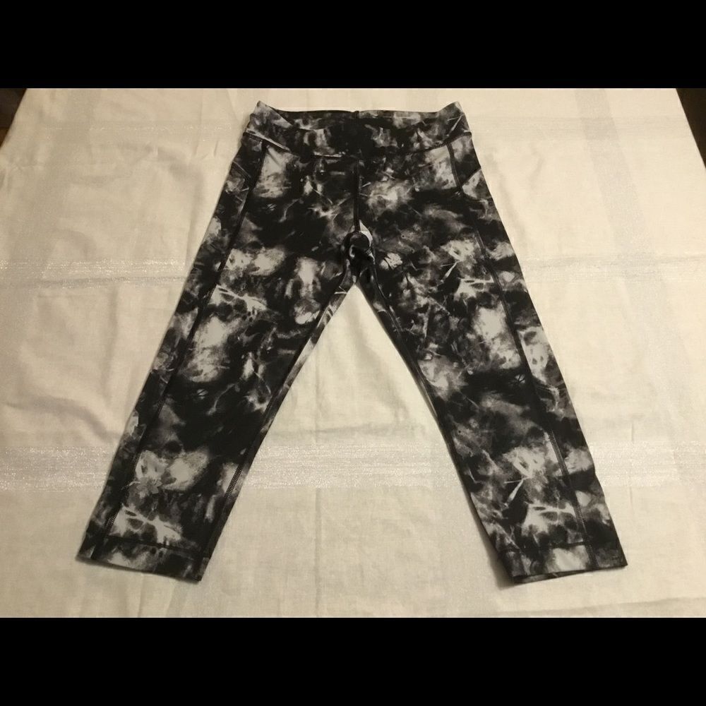 Under Armour Women’s Cropped Leggings Size Small